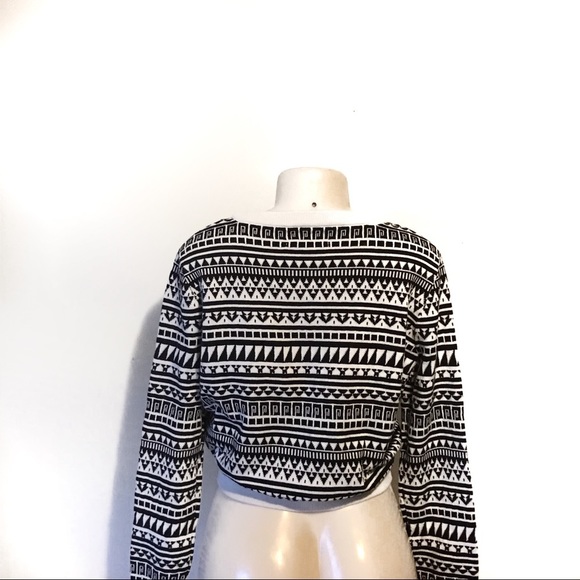 BCBGeneration Black/Cream crop sweater (197) - Picture 3 of 7